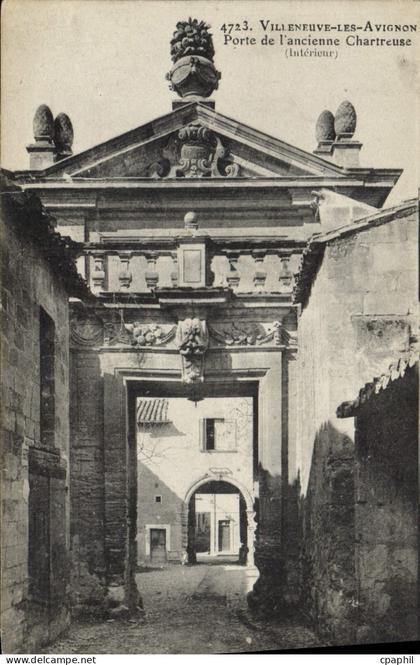 CPA Villeneuve les Avignon Porte de l'ancienne Chartreuse Interieur