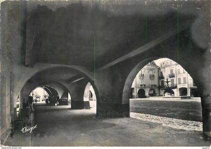 CPM Villeneuve sur Lot Lot et Garonne Les Cornieres Place Lafayette