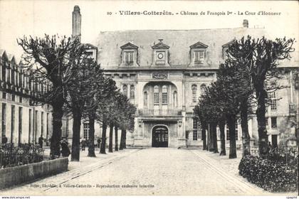 CPA Villers Cotterets Chateau de Francois 1er La Cour d'Honneur
