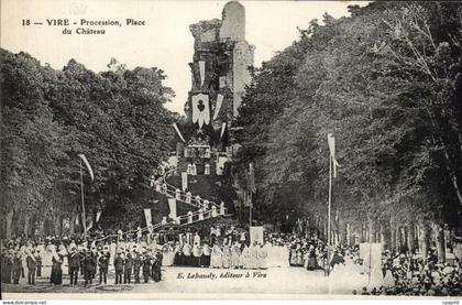CPA Vire Procession Place du Chateau