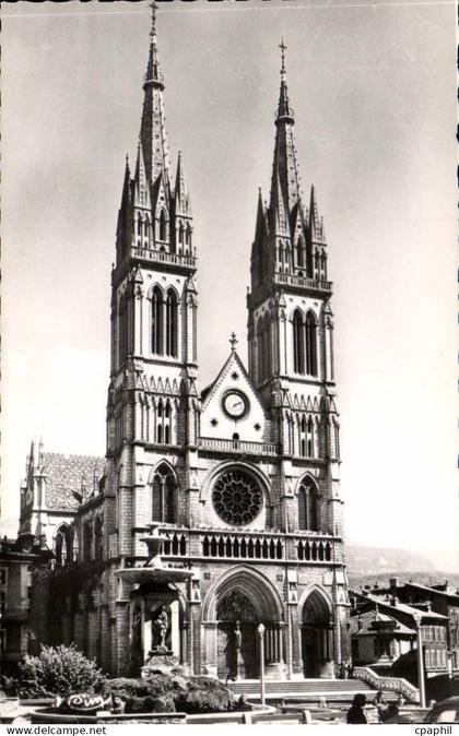 Voiron CPM La cathedrale Saint Bruno