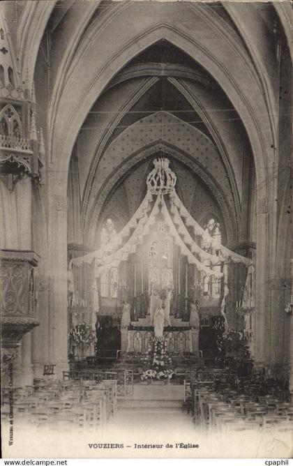 CPA Vouziers Interieur de l'Eglise