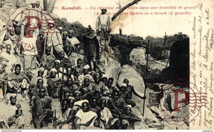 GUINEA. GUINEE FRANÇAISE.  Kundidi - Un chantier de rocteurs dans une tranchée de granit