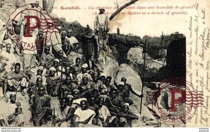 GUINEA. GUINEE FRANÇAISE.  Kundidi - Un chantier de rocteurs dans une tranchée de granit