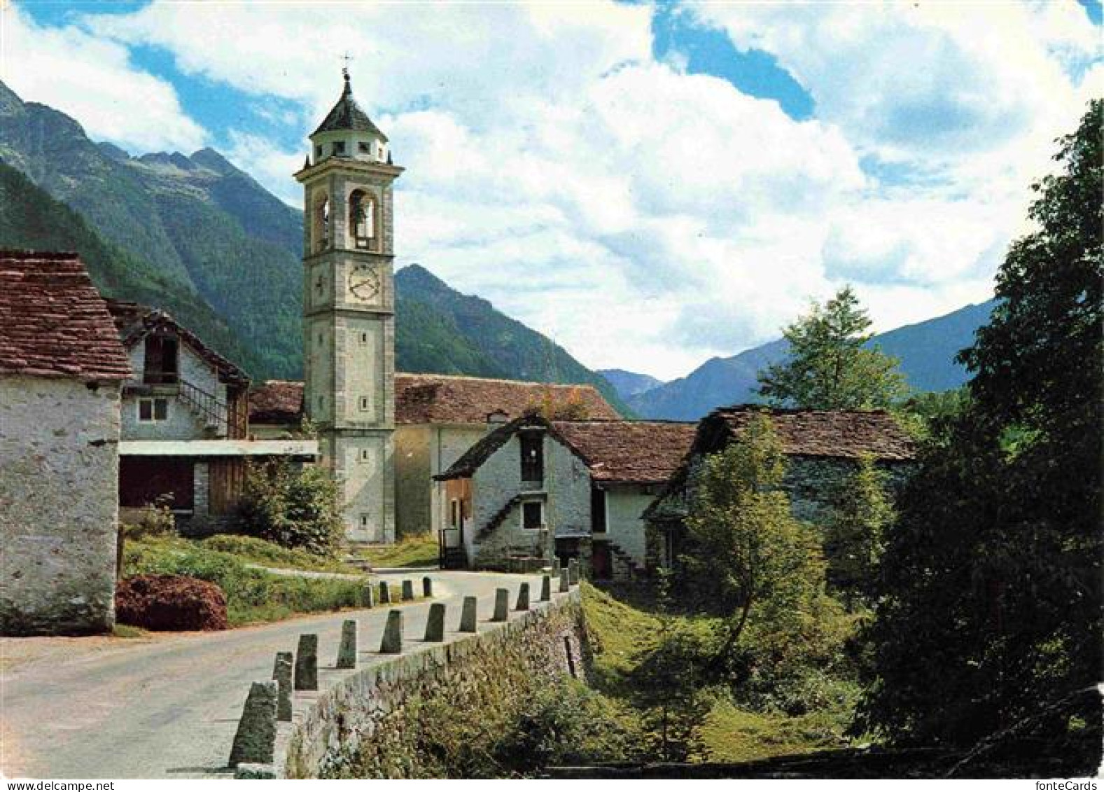 Frasco Locarno TI Ortsmotiv mit Kirche