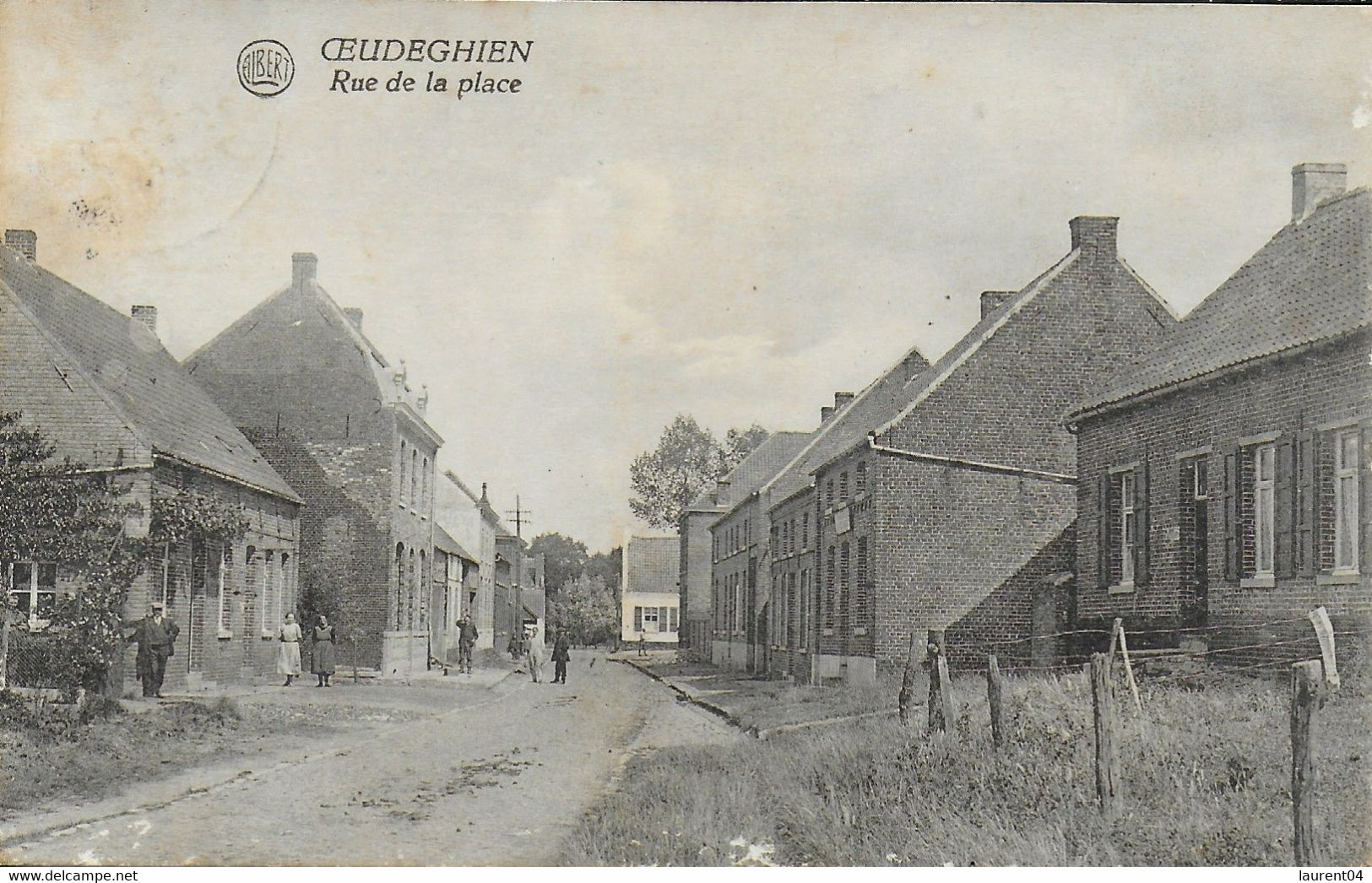 FRASNES LEZ ANVAING. OEUDEGHIEN.  RUE DE LA PLACE. ANIMATION.