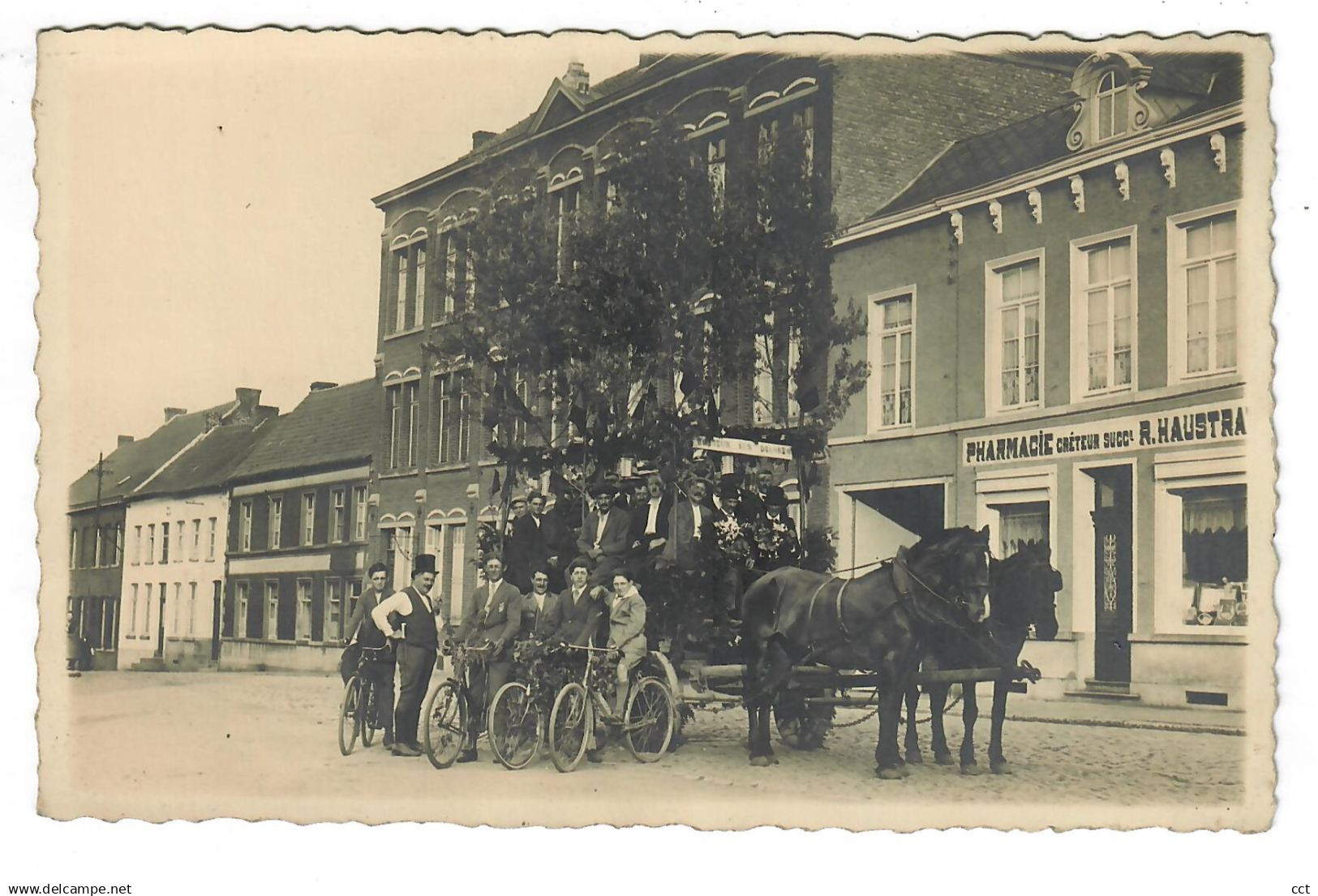 Frasnes-lez-Buissenal    Frasnes-lez-Anvaing   CARTE PHOTO  Honneur aux décorés - Grand'Place