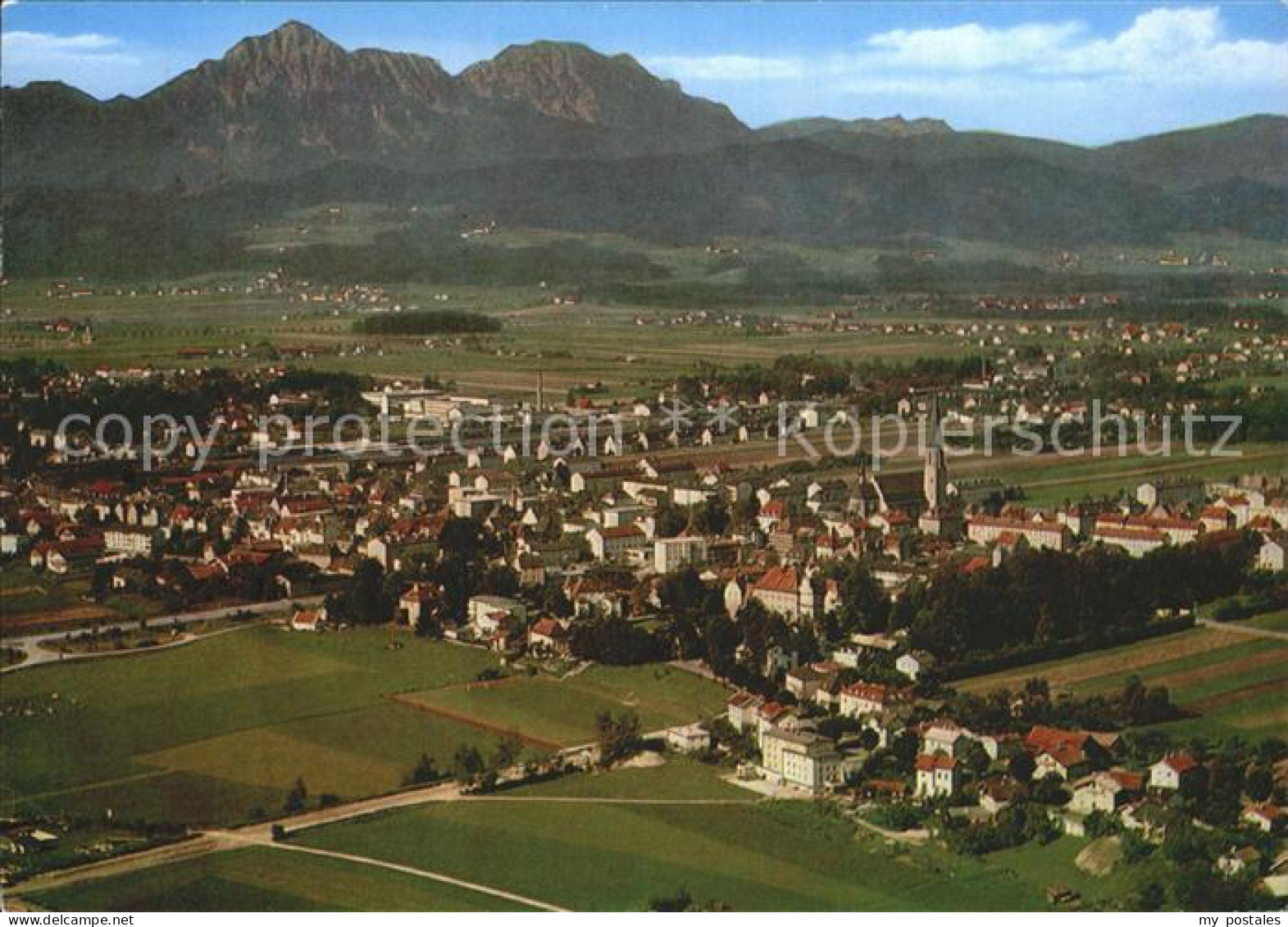 Freilassing mit Hochstaufen und Zwiesel Chiemgauer Alpen Fliegeraufnahme