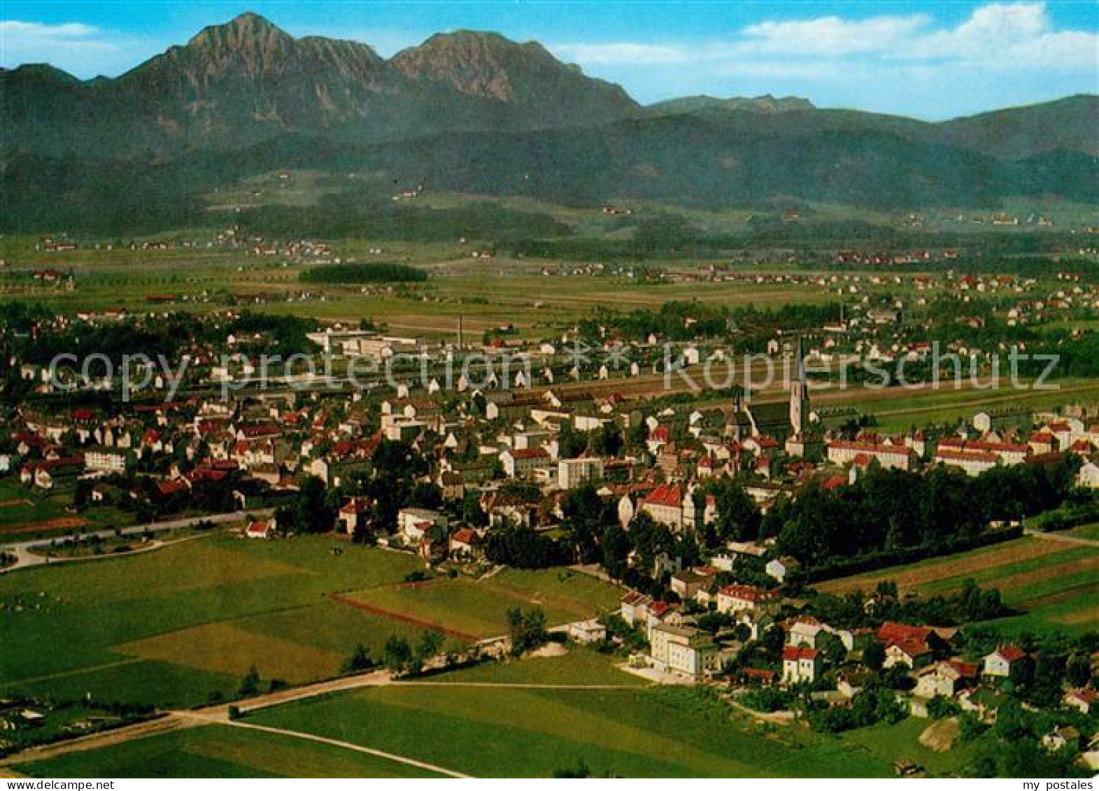 Freilassing mit Hochstaufen und Zwiesel Chiemgauer Alpen Fliegeraufnahme