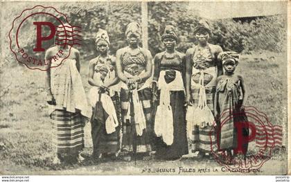 GUINEA FRANCESA. GUINEE FRANÇAISE. jeunes filles après la circoncision.