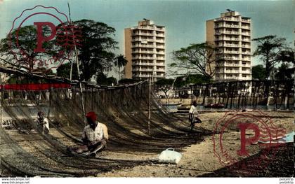 GUINEA. GUINEE CONAKRY Filets de pêche et gratte-ciel à BOULBINET