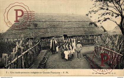 GUINEA. GUINEE FRANÇAISE. Une école primaire indigène. ESCUELA.