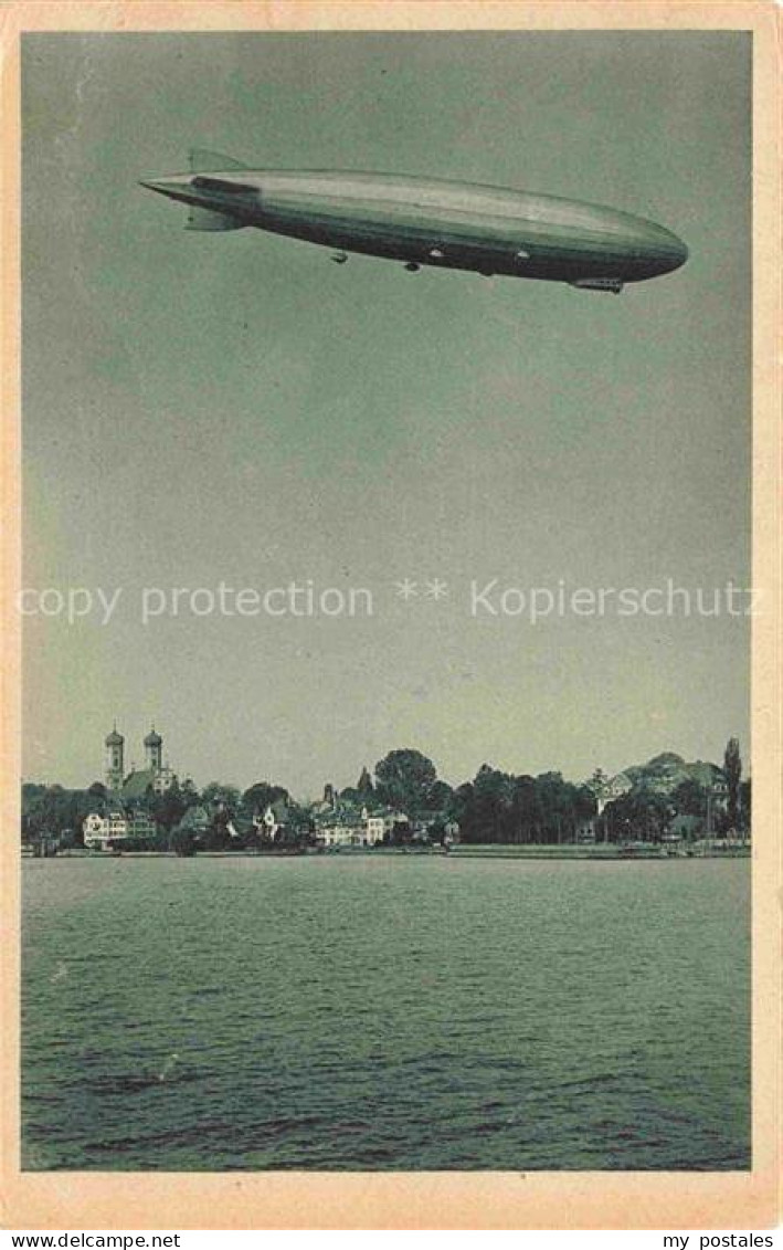 FRIEDRICHSHAFEN Bodensee Zeppelin ueber dem Bodensee