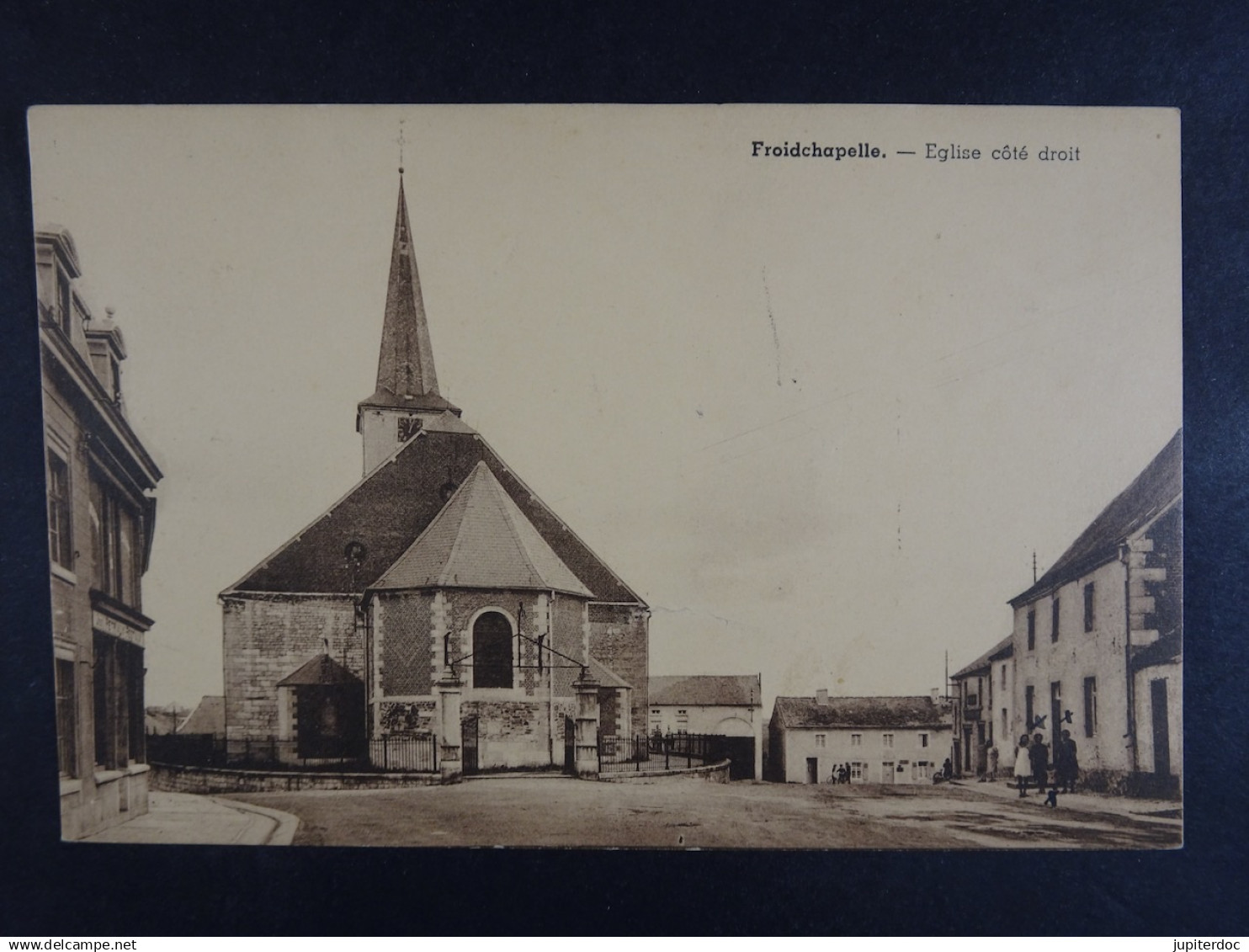 Froidchapelle Eglise côté droit