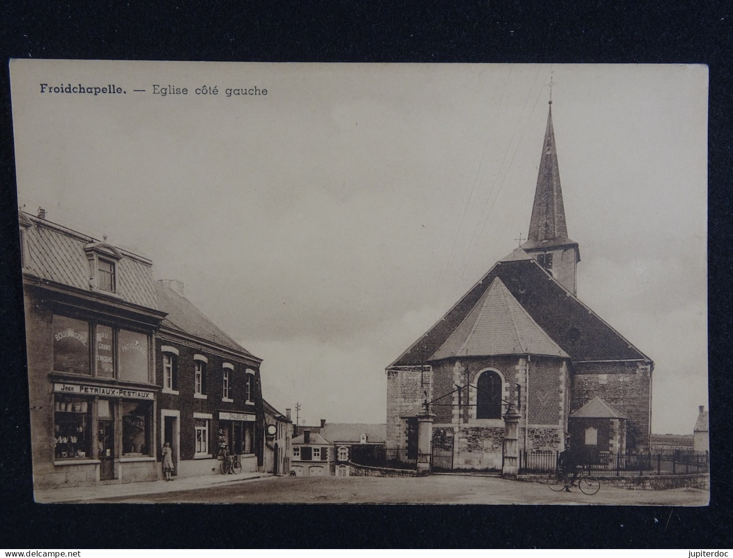 Froidchapelle Eglise côté gauche