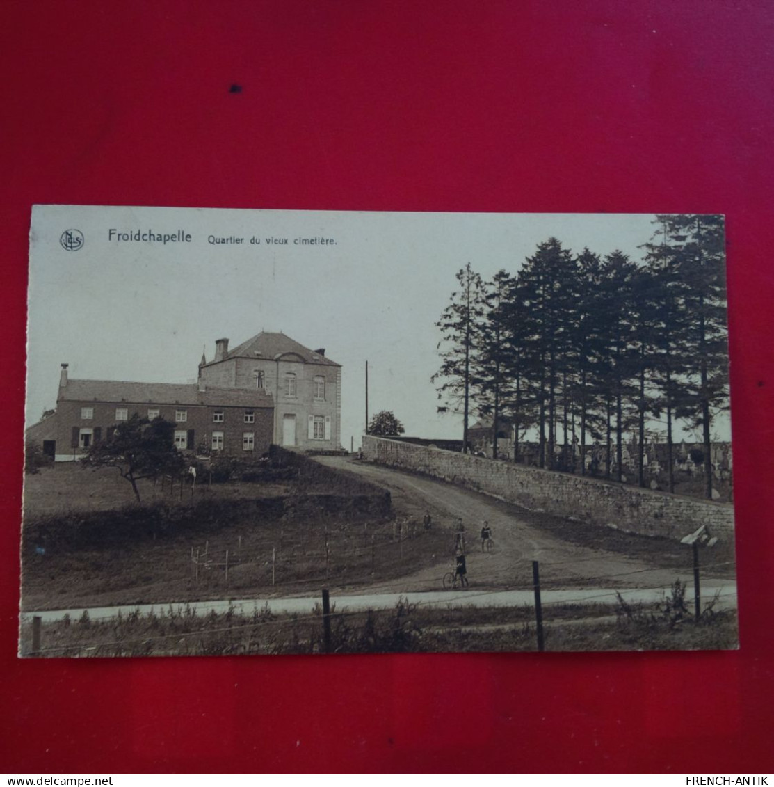 FROIDCHAPELLE QUARTIER DU VIEUX CIMETIERE