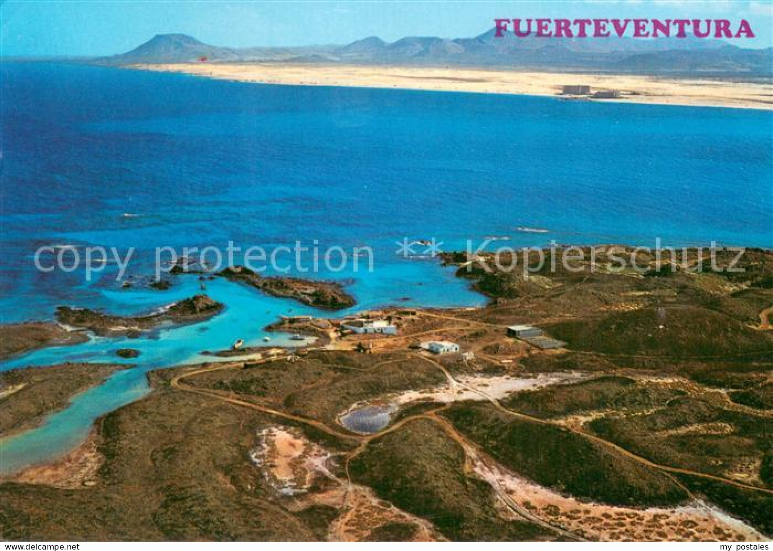 Fuerteventura Isla de Lobos y al fondo Isla de Fuerteventura vista aérea