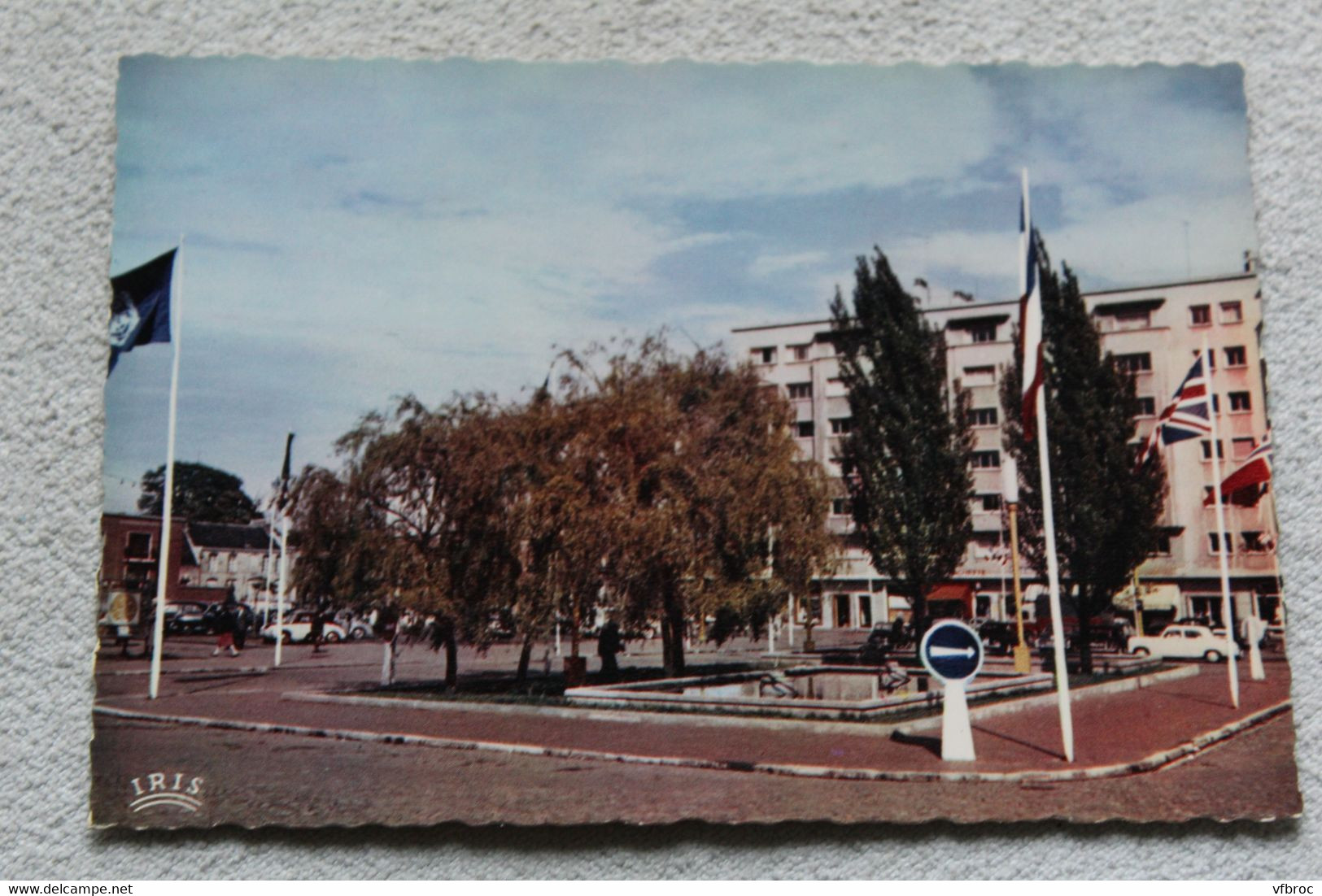 G944, Cpm, Maubeuge, place des Nations, Nord 59