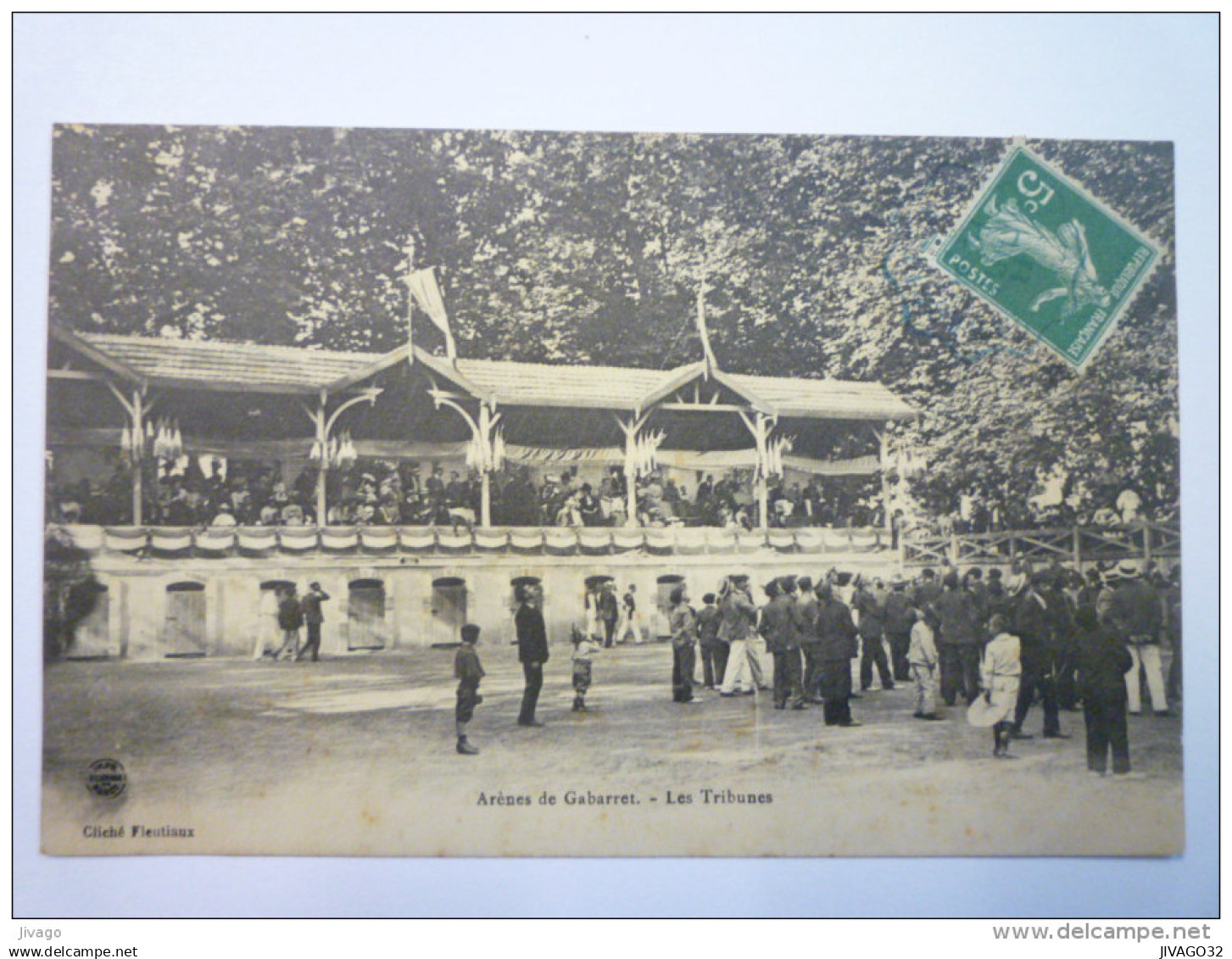 GABARRET  (Landes)  :  Arènes de  Gabarret  -  Les  TRIBUNES