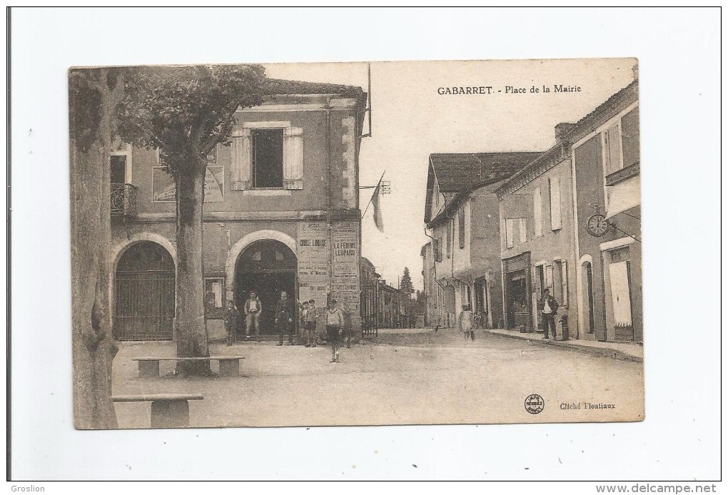 GABARRET PLACE DE LA MAIRIE (PETITE ANIMATION)