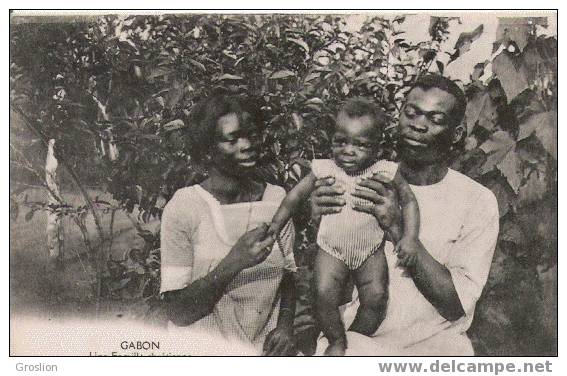 GABON UNE FAMILLE CHRETIENNE (3 PERSONNAGES)