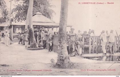 GABON(LIBREVILLE) ARBRE(MARCHE)