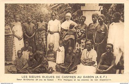 Gabon - Soeur Saint-Charles et les clientes de son dispensaire - Ed. Soeurs Bleues de Castres au Gabon