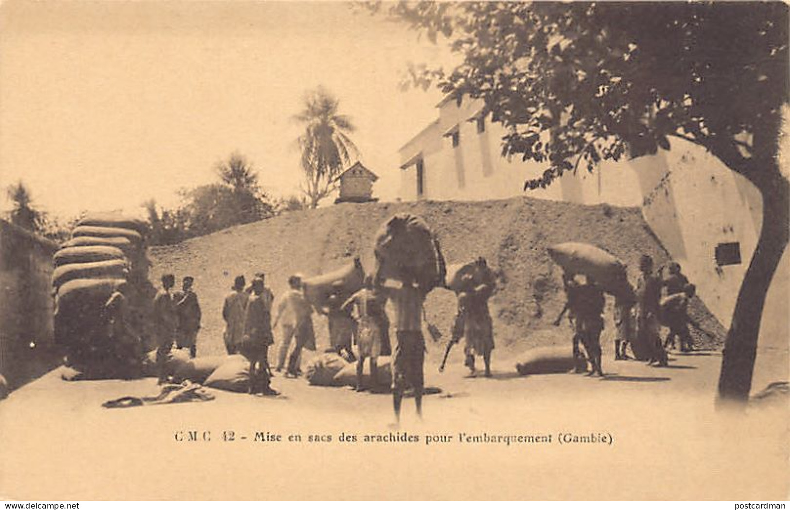 Gambia - Packing groundnuts for export - Publ. C.M.C. 42