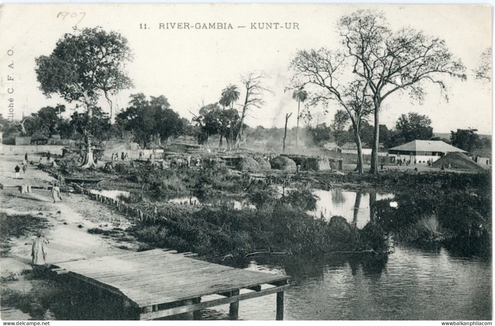 Gambia River Kuntaur Kunt-Ur