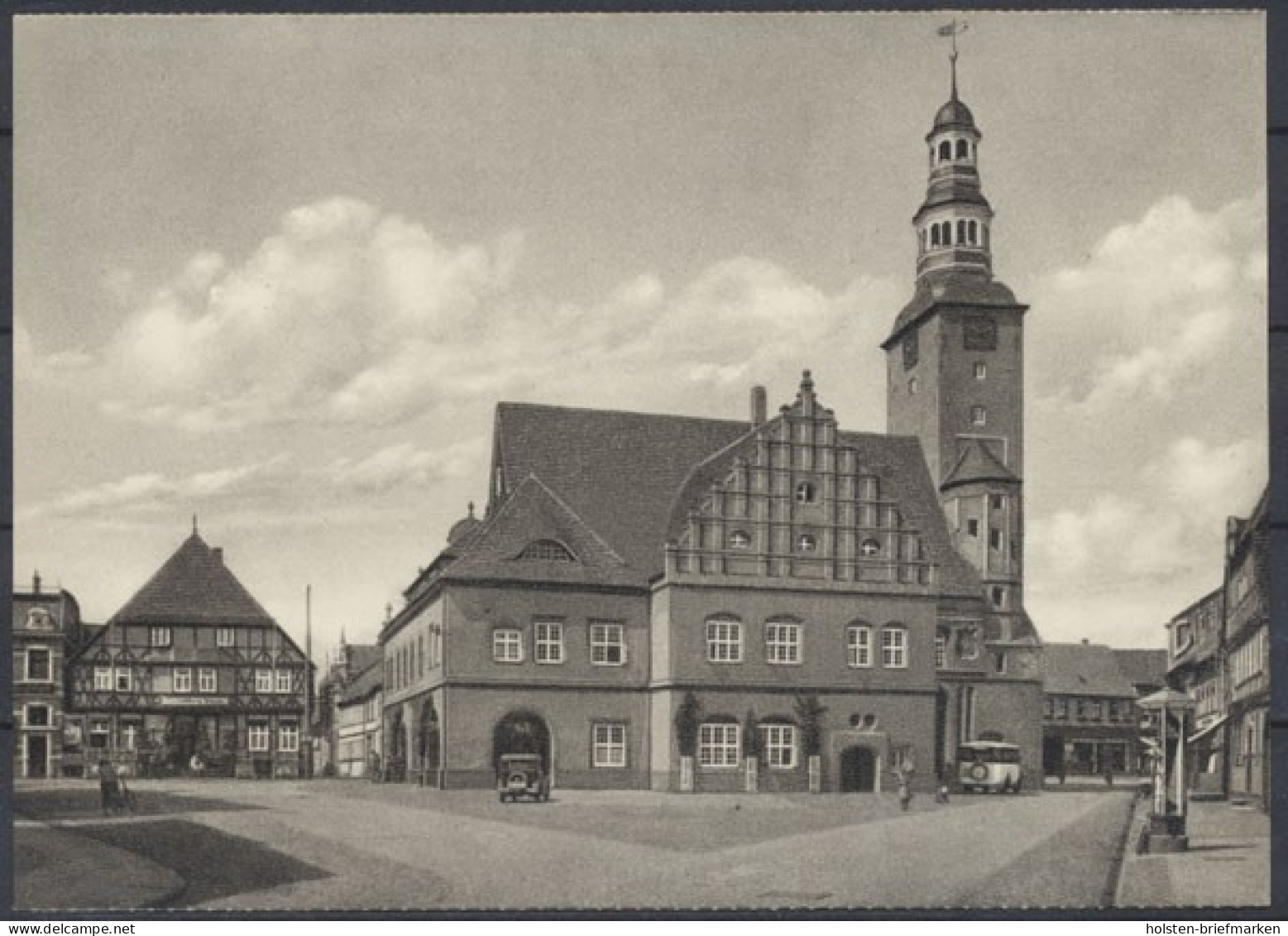 Gardelegen, Markt - Rathausseite und "Deutsches Haus"