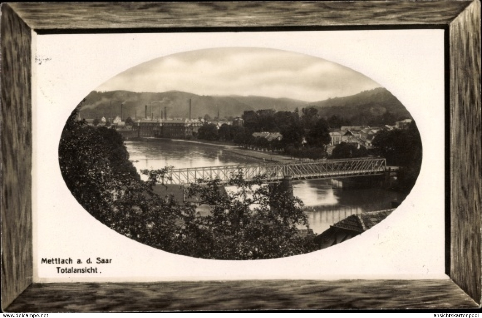 Gaufré Passepartout CPA Mettlach im Kreis Merzig Wadern Saarland, Totalansicht von Ort, Brücke