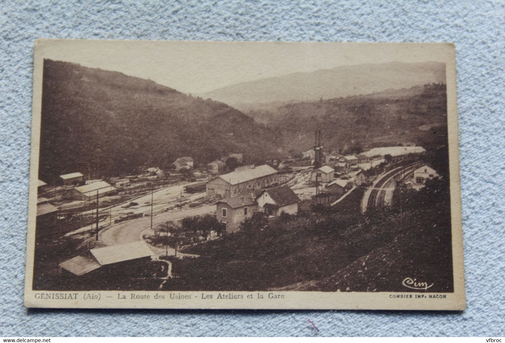 Genissiat, la route des usines, les ateliers et la gare, Ain 01