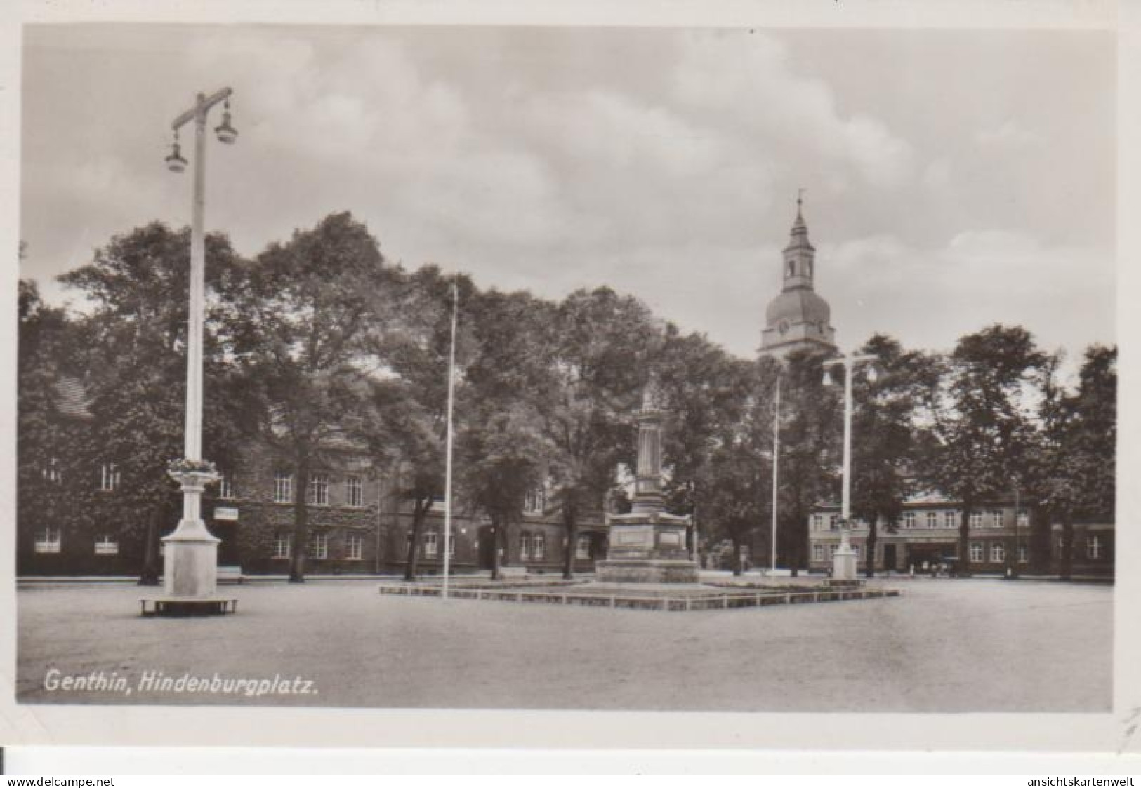 Genthin Hindenburgplatz ngl #90.737
