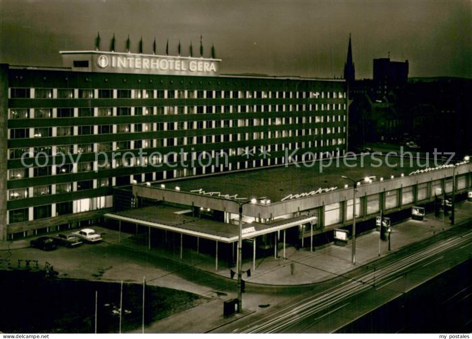 Gera Interhotel Gera Aussenansicht b. Nacht