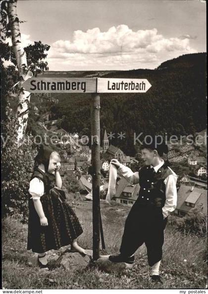 Lauterbach Schwarzwald Kinder am Wegweiser Schramberg Lauterbach