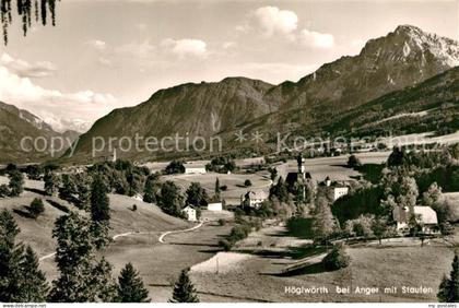 Hoeglwoerth Landschaftspanorama mit Staufen Chiemgauer Alpen
