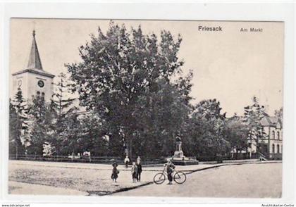 39003385 - Markt in Friesack mit Personen ungelaufen  Gute Erhaltung.