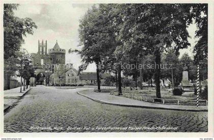 Mittenwalde Mark Berliner Tor und Pulverturm mit Kaiser Friedrich Denkmal