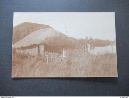 Deutsches Reich Kolonien Afrika ?! um 1910 Echtfoto AK Einheimischer vor Hütte / Stall