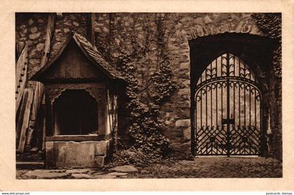 Giessen,  Museum - Giessen, Altes Schloß, Schloßbrunnen und Tor, ca. 30er Jahre