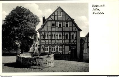 CPA Schlitz Vogelsbergkreis, Fachwerkhaus am Marktplatz, Brunnen