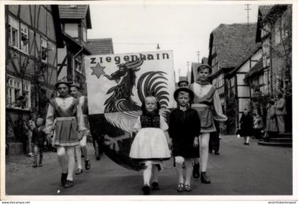 Photo CPA Ziegenhain Schwalmstadt in Hessen, Festzug, Kinder in Tracht, Blason