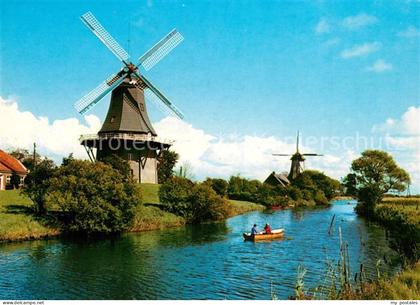 Greetsiel Krummhoern Aurich Niedersachsen Zwillingsmuehlen am Kanal