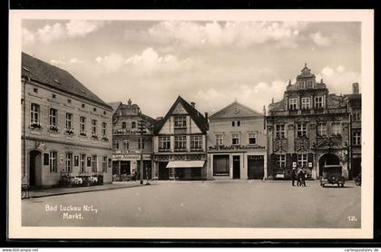 AK Bad Luckau /N.-L., Partie am Markt mit Gasthaus Zum weissen Ross und Fleischergeschäft Fritz Klaschke