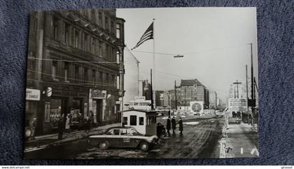 MUR DE BERLIN CHEKPOINT POINT DE CONTRÖLE POUR ETRANGERS RUE FREDERIC AUTO VOITURE ANIMATION FORMAT ANCIEN