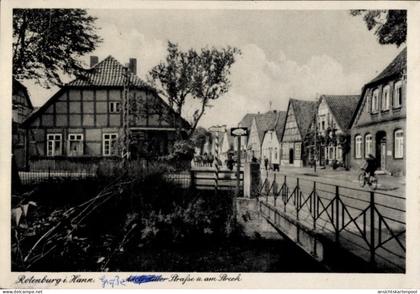 CPA Rotenburg in Hann. Rotenburg an der Wümme, Dorfansicht, Fachwerkhäuser, Straße, Brücke, Bäume