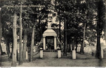 CPA Seckenhausen Stuhr in Niedersachsen, Krieger-Ehrenhain Denkmal, Bäume, Weg