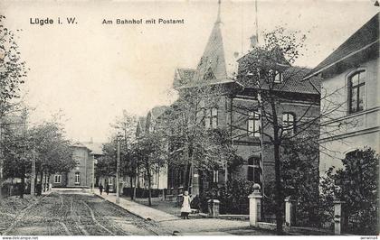 Am Bahnhof mit Postamt Lüdge Nordrhein-Westfalen Postkarte AK