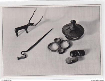 39061566 - Pommersches Landesmuesum Stettin / Szczecin. Bronzene Rinderfigur von Loecknitz / Kreis Randow, Schwanenhals