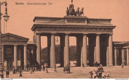 [-5%] ALLEMAGNE - Berlin - Brandenburger Tor - vue générale de la porte de Brandebourg - animé - Carte Postale Ancienne